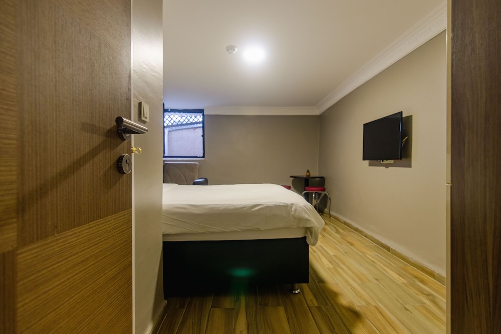 Zendy Suite Hotel 57/88