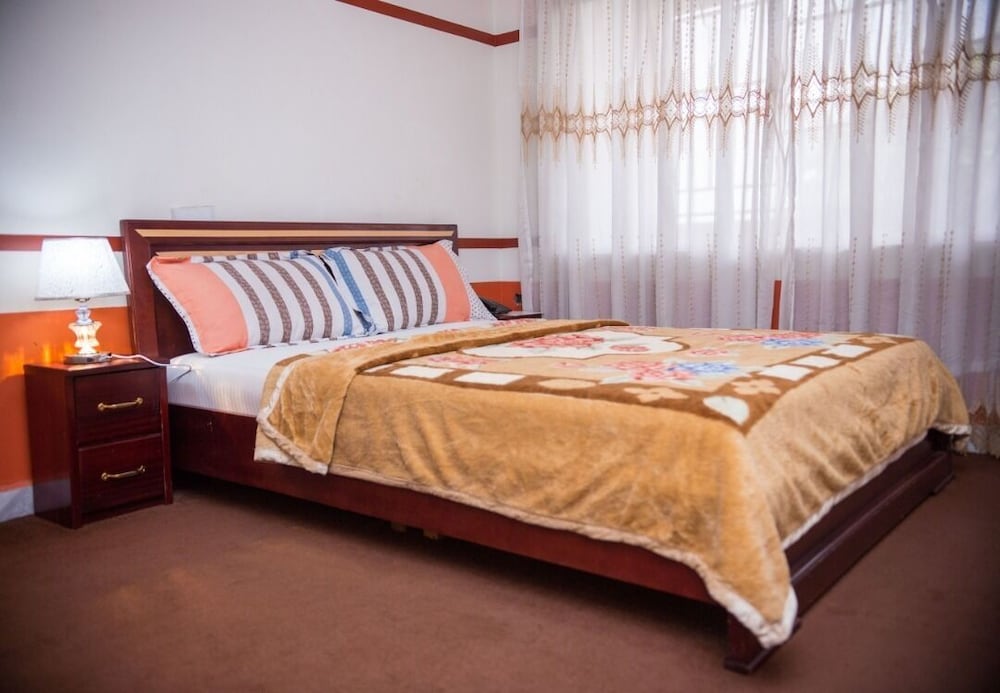 Wadoma Royale Hotel 9/18