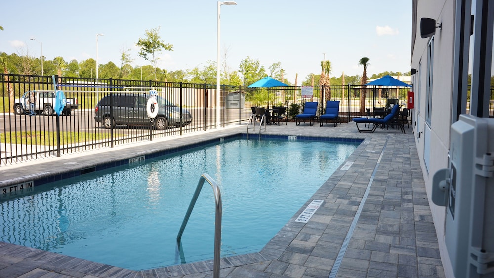 Holiday Inn Express Suites Jacksonville W I295 And I10 34/57