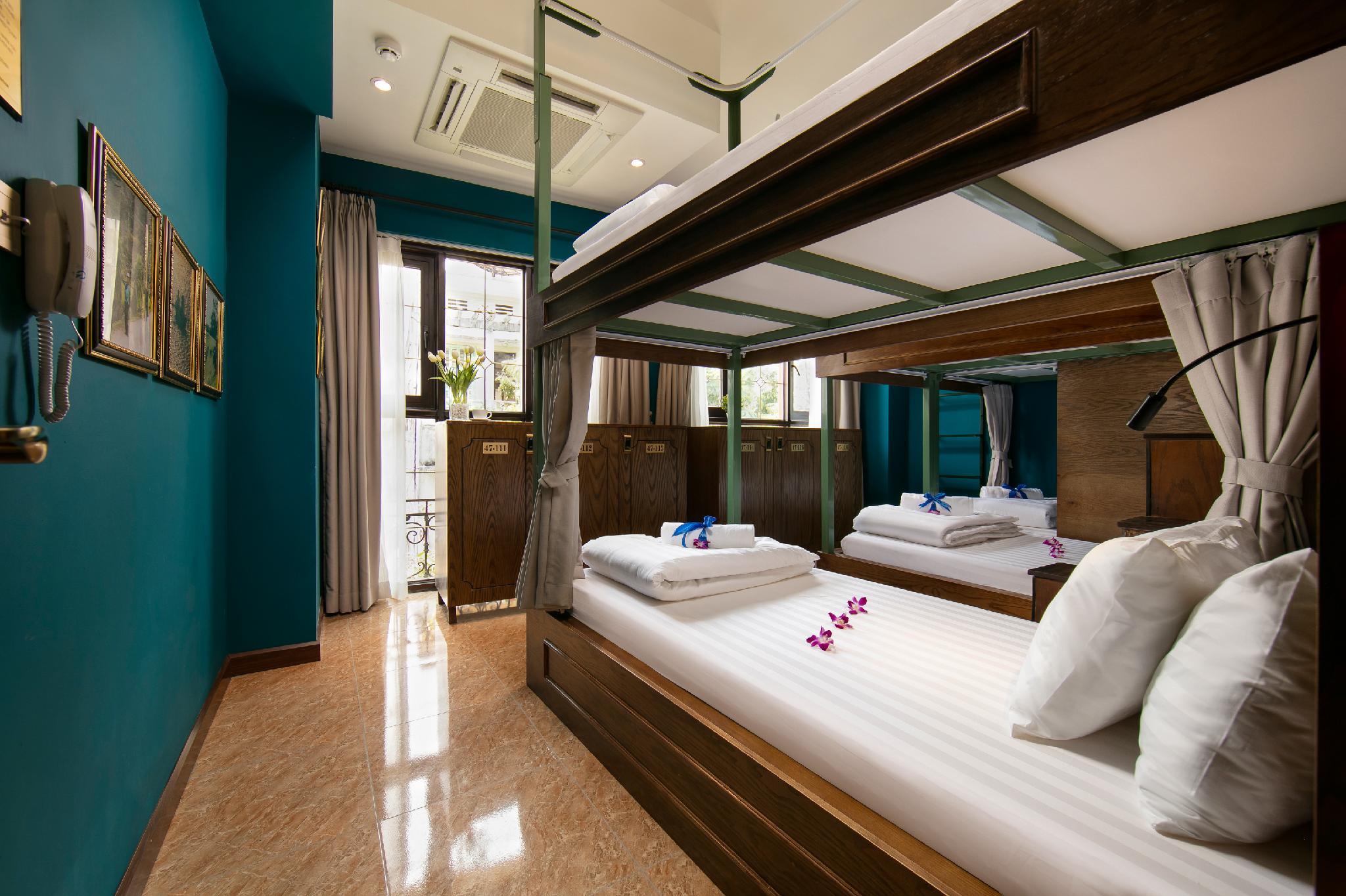 Female Dorm, Female Only