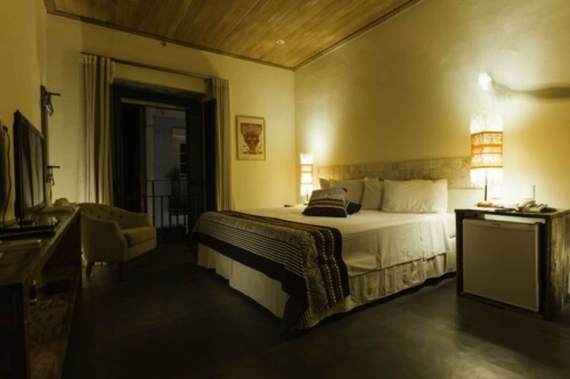 SUPERIOR, DOUBLE OR TWIN BED