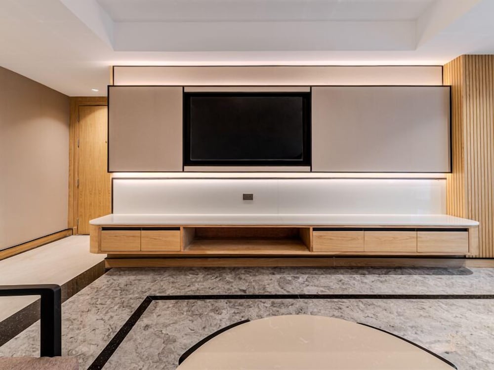 Court Wing Hotel Sukhumvit Bangkok 46/54