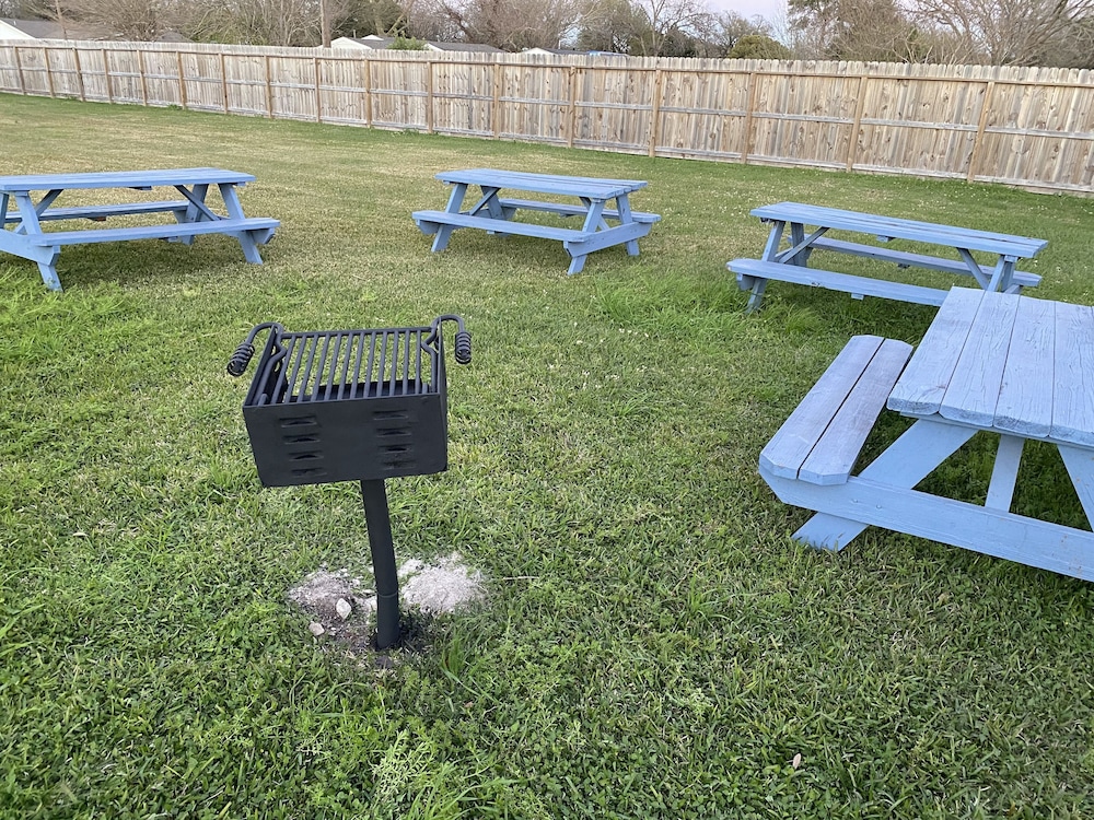 Economy Lodge by Hotel O Texas City 27/42