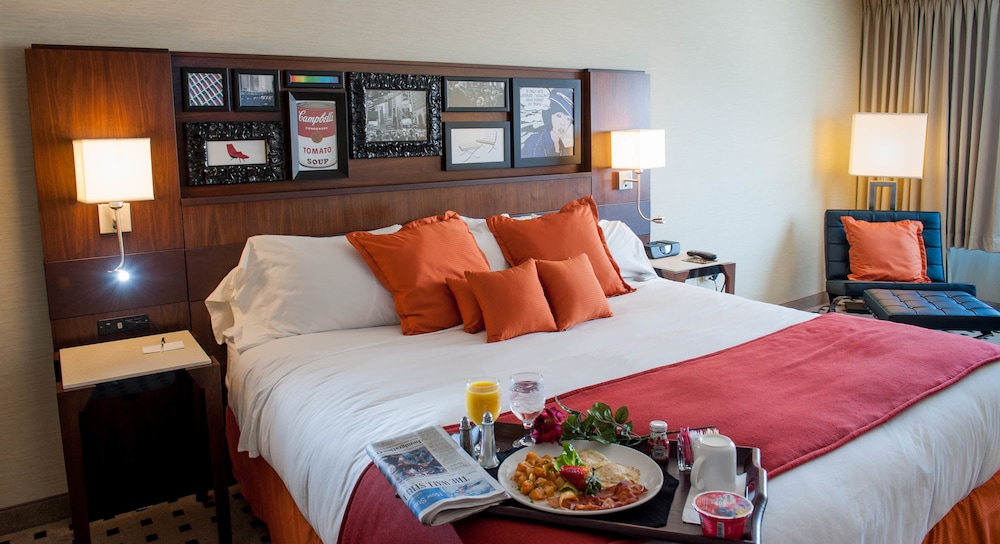 Delta Hotels By Marriott Utica 44/57