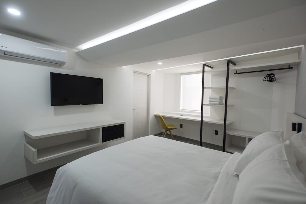 The Andy Hotel 12/64
