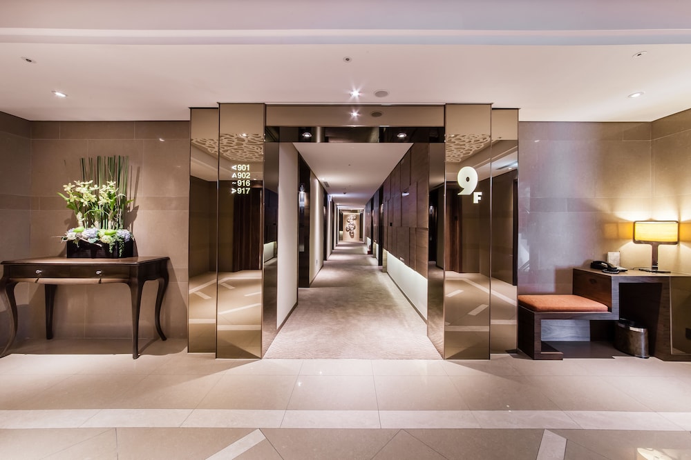Green World Station Hotel 10/67