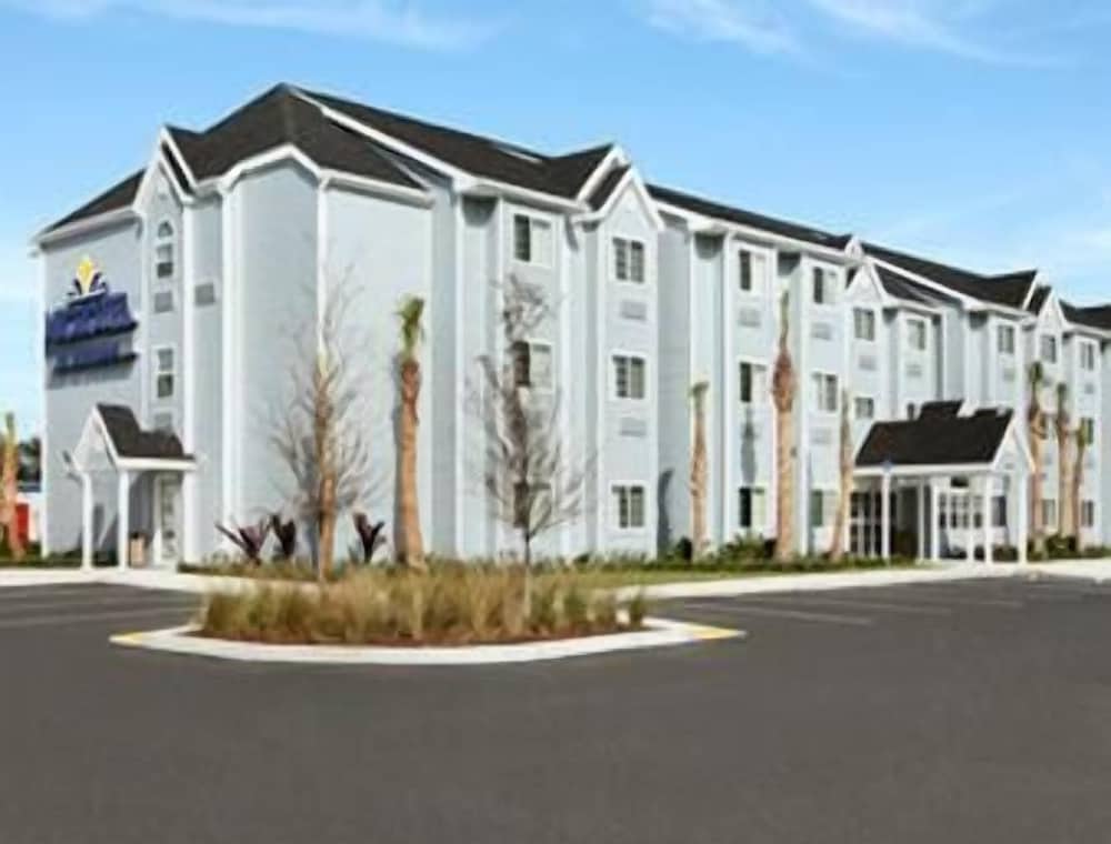 Microtel Inn & Suites by Wyndham Spring Hill/Weeki Wachee 2/30