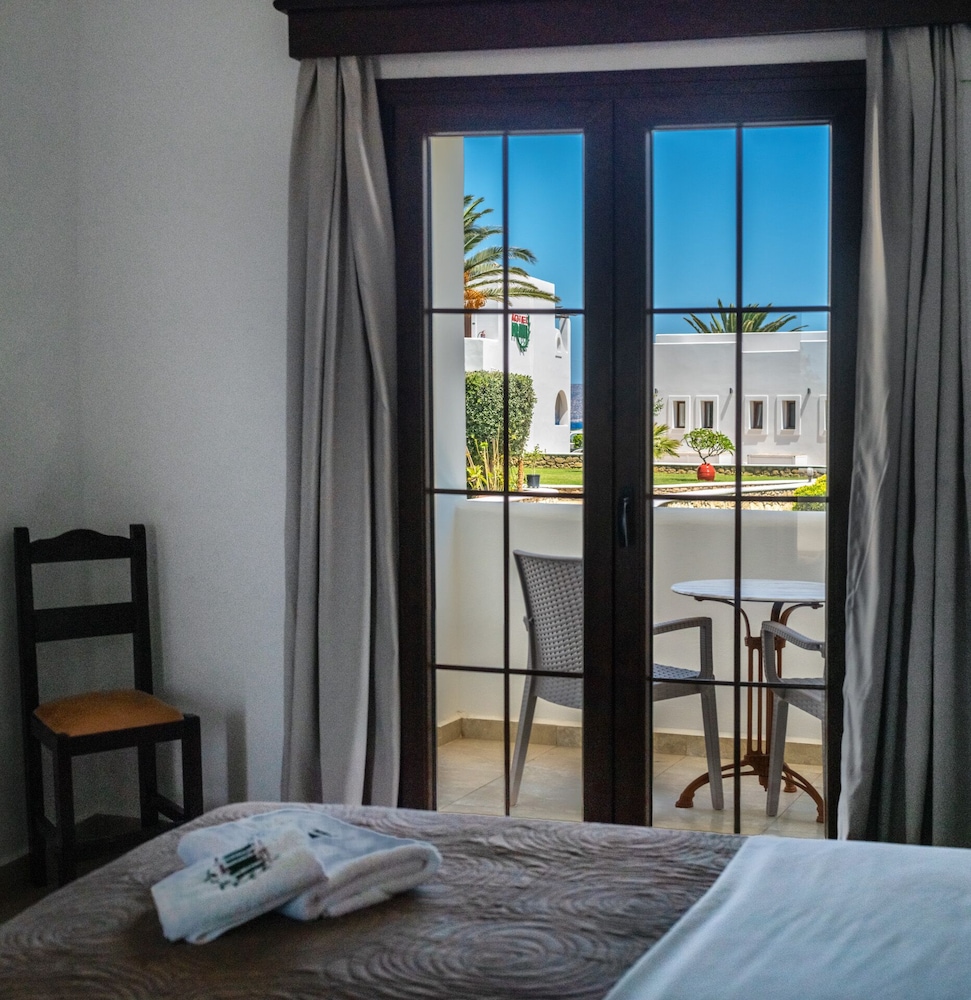 Irini Hotel 28/63
