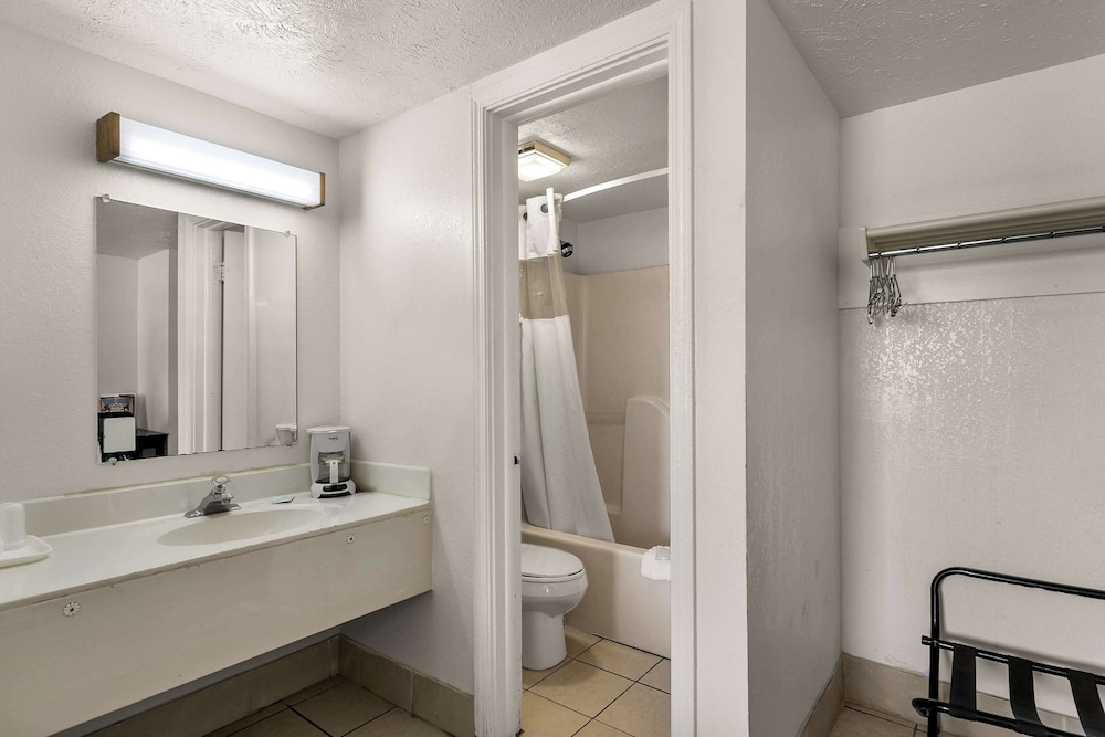 غرفة بسريرين كوين، Americas Best Value Inn Lincoln 5/6
