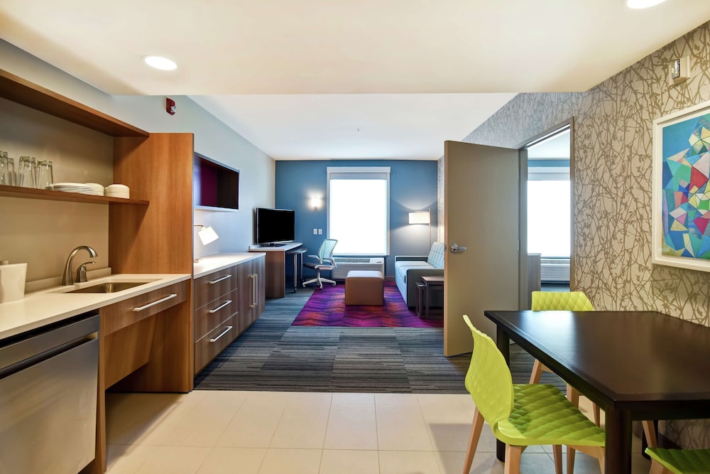 Home2 Suites by Hilton Terre Haute, IN 44/62