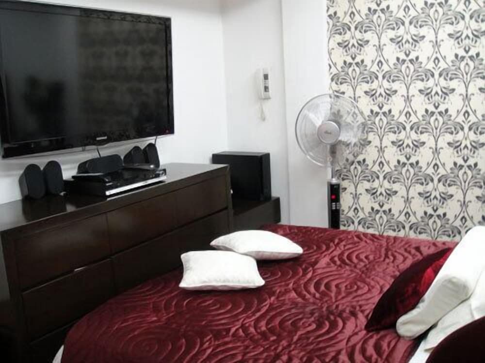3 BEDROOMS, STUDIO