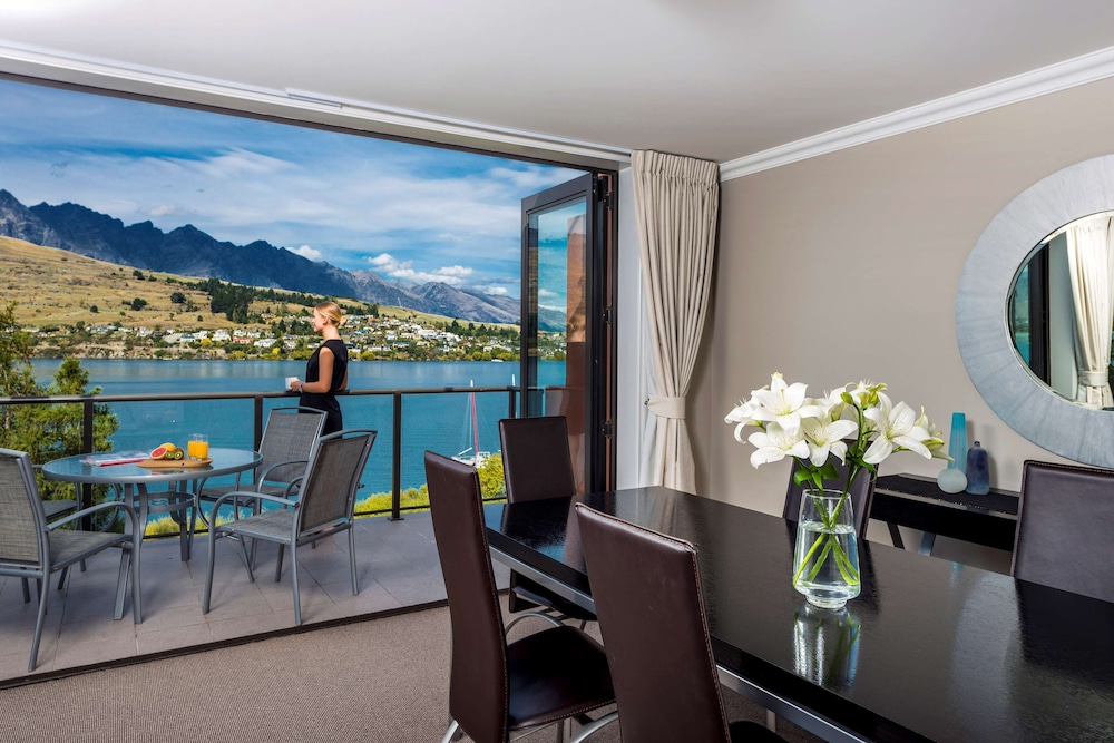 Avani Queenstown Hotel 45/56