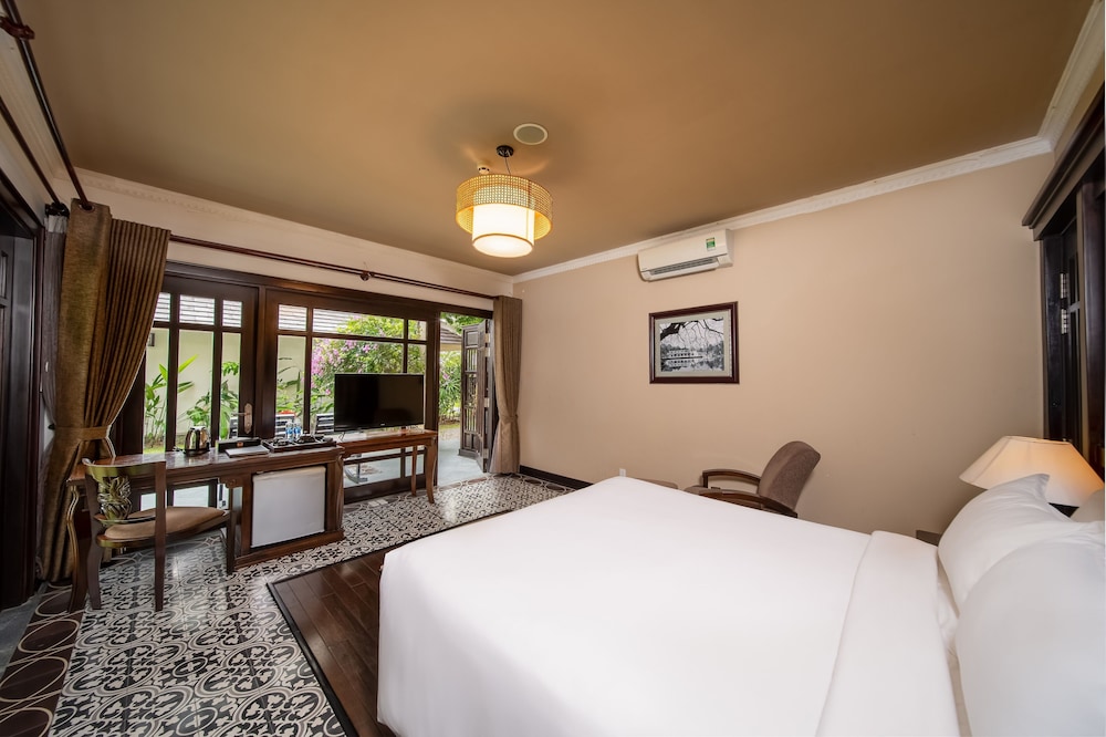 Premier, Queen Bed