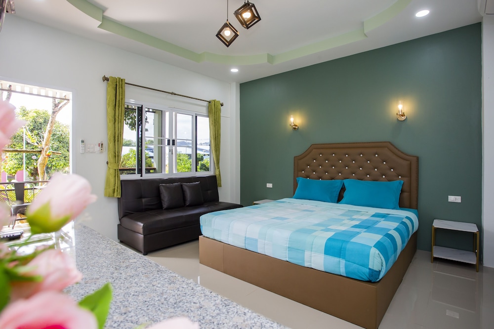 DELUXE, DOUBLE BED