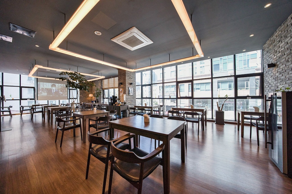 Vella Suite Hotel 41/50