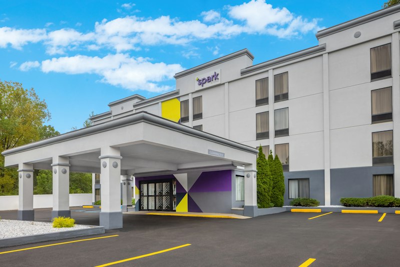 Spark by Hilton Clarks Summit 19/24