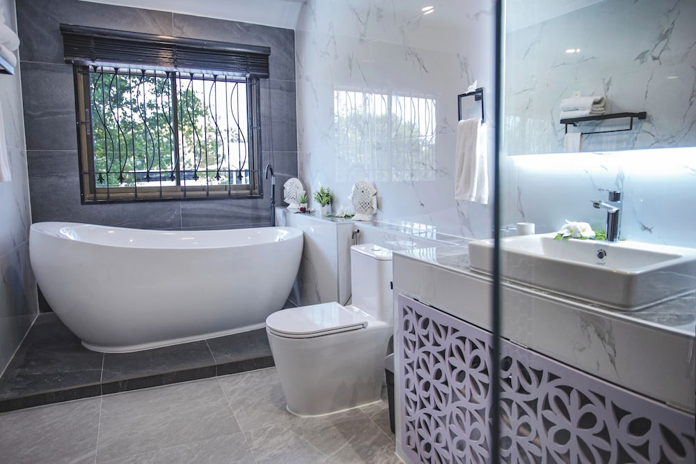 Baan Santhiya Krabi Villas 50/50