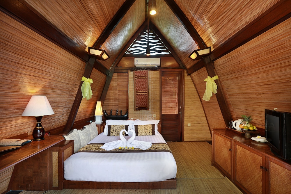 Lumbung, Hut, Traditional, Queen Bed