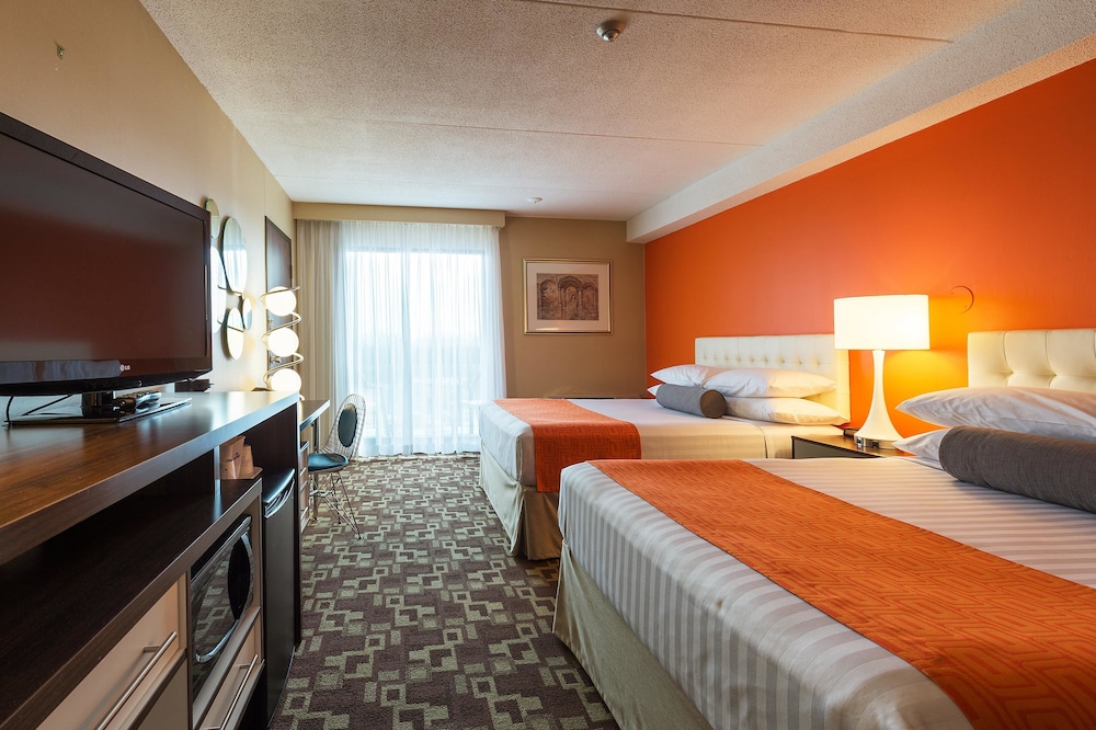 Howard Johnson Plaza by Wyndham by the Falls / Niagara Falls 23/50