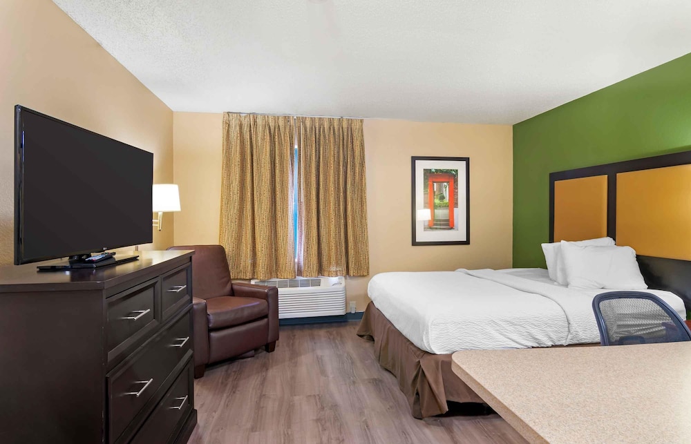 Extended Stay America Suites Kansas City Airport 17/45
