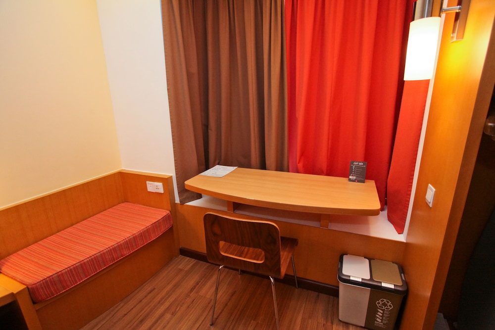 Ibis Singapore on Bencoolen 40/70