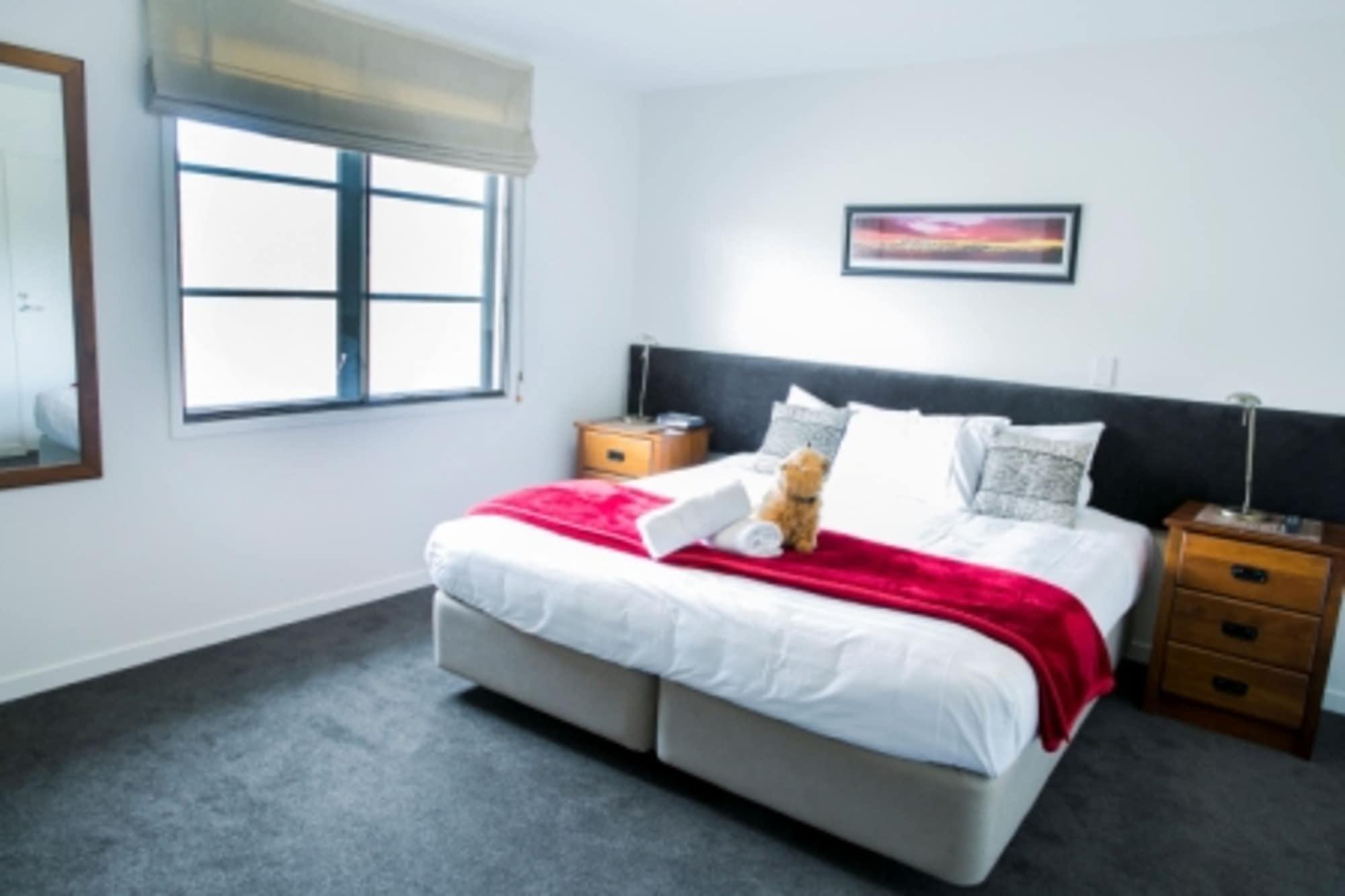 3 Bedrooms, Courtyard, Executive, Apartment, 2 Bathrooms