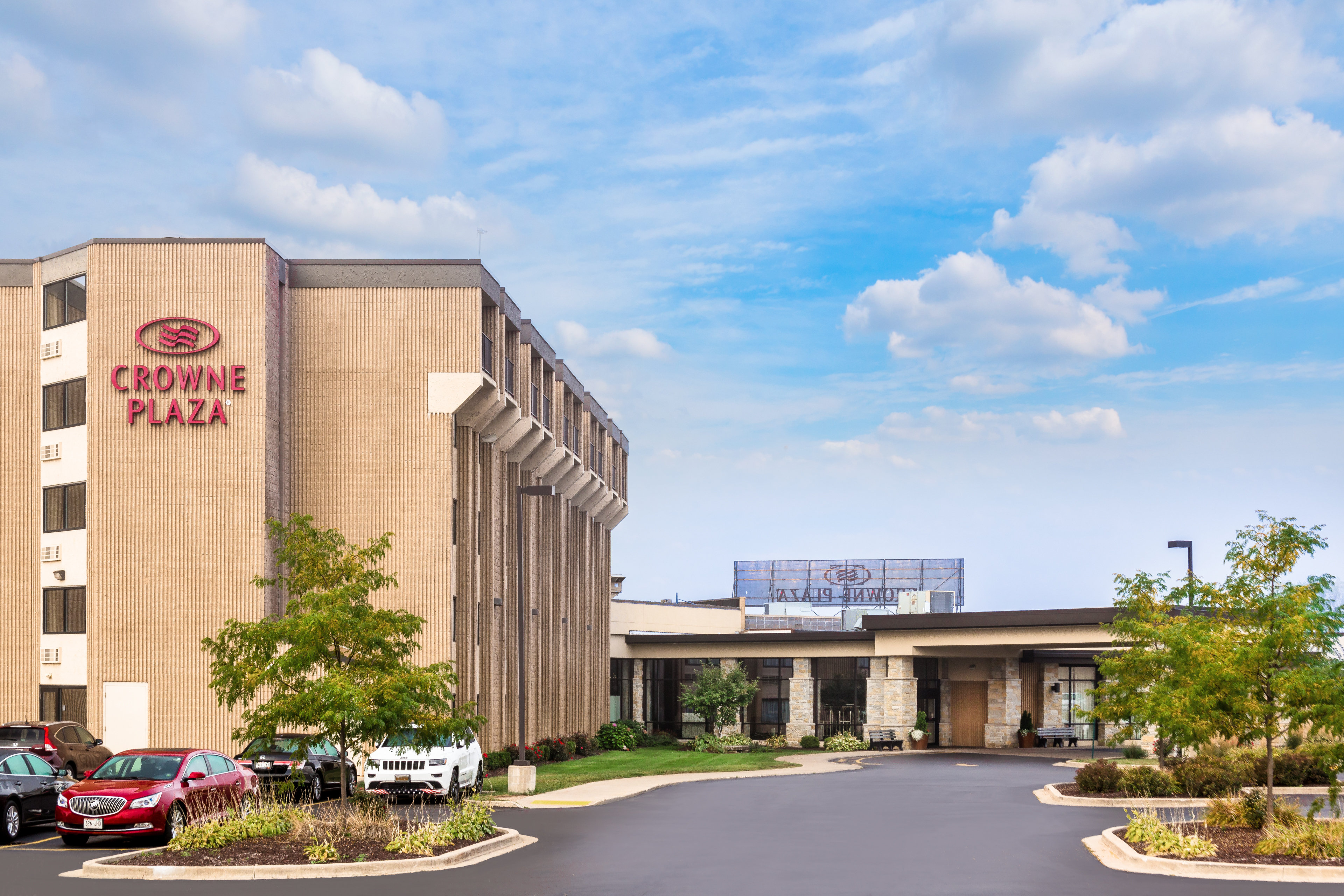 CROWNE PLAZA MILWAUKEE AIRPORT 74/81