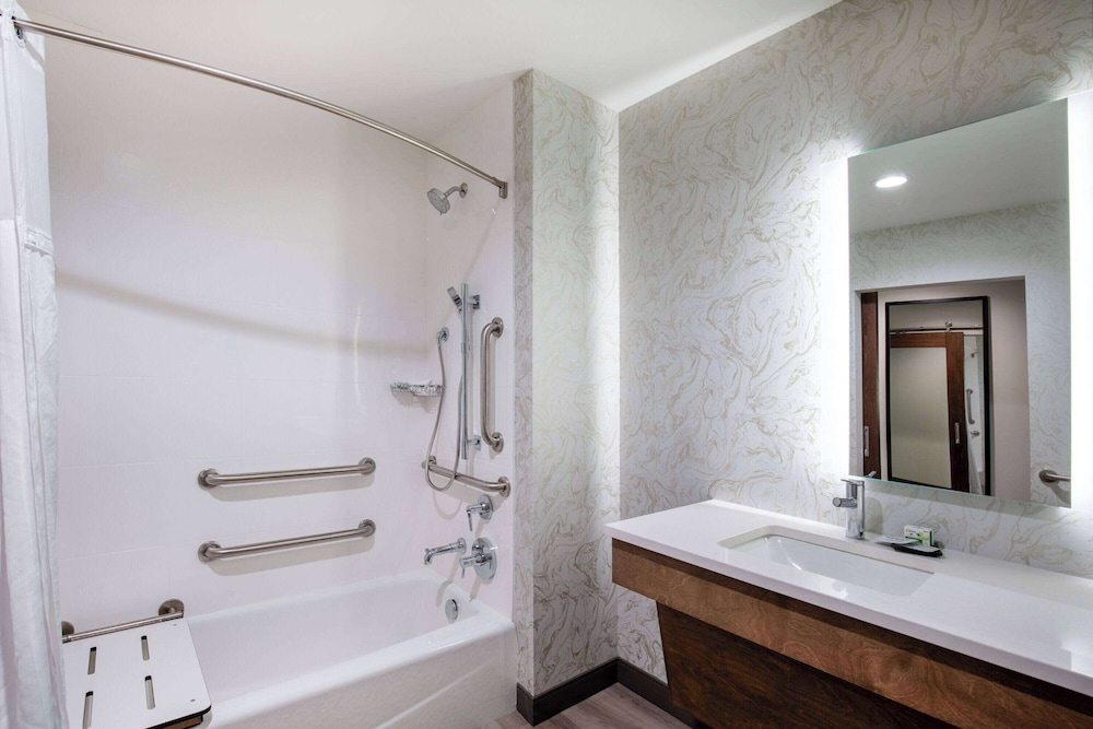 La Quinta Inn & Suites by Wyndham Chattanooga Downtown/South 61/61