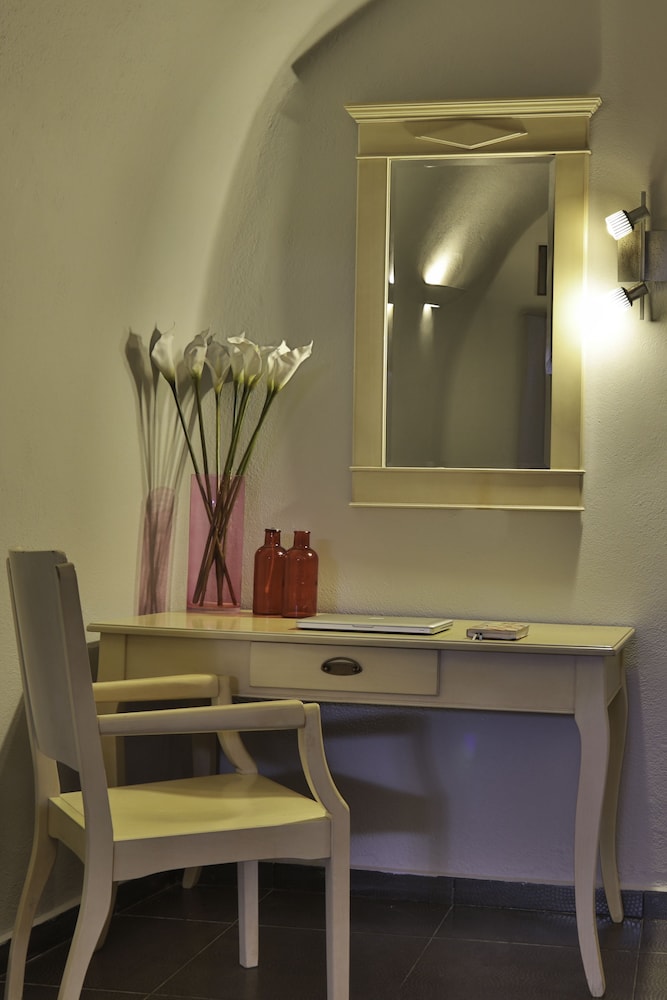 Aroma Suites 1/65