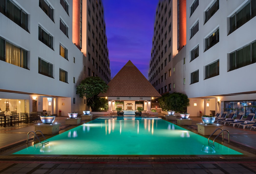 Twin Towers Hotel in BANGKOK