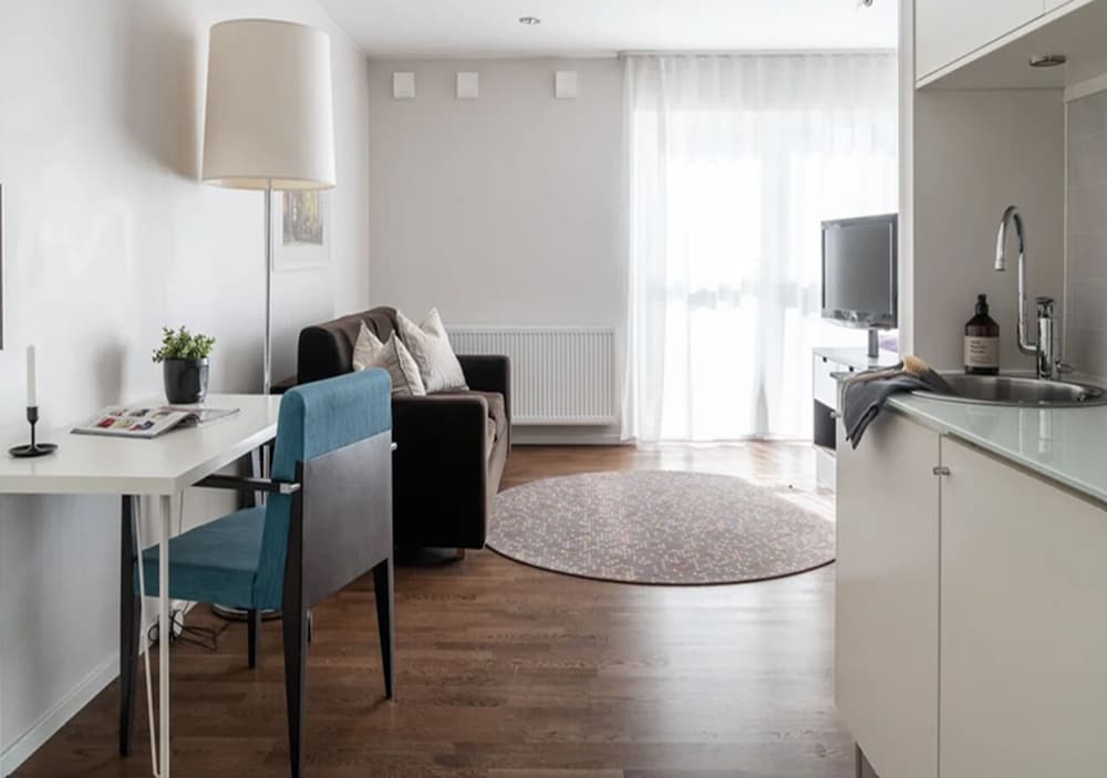 Finn Apartments 8/44