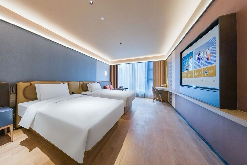 Family, Twin Beds, King Bed, Hill View