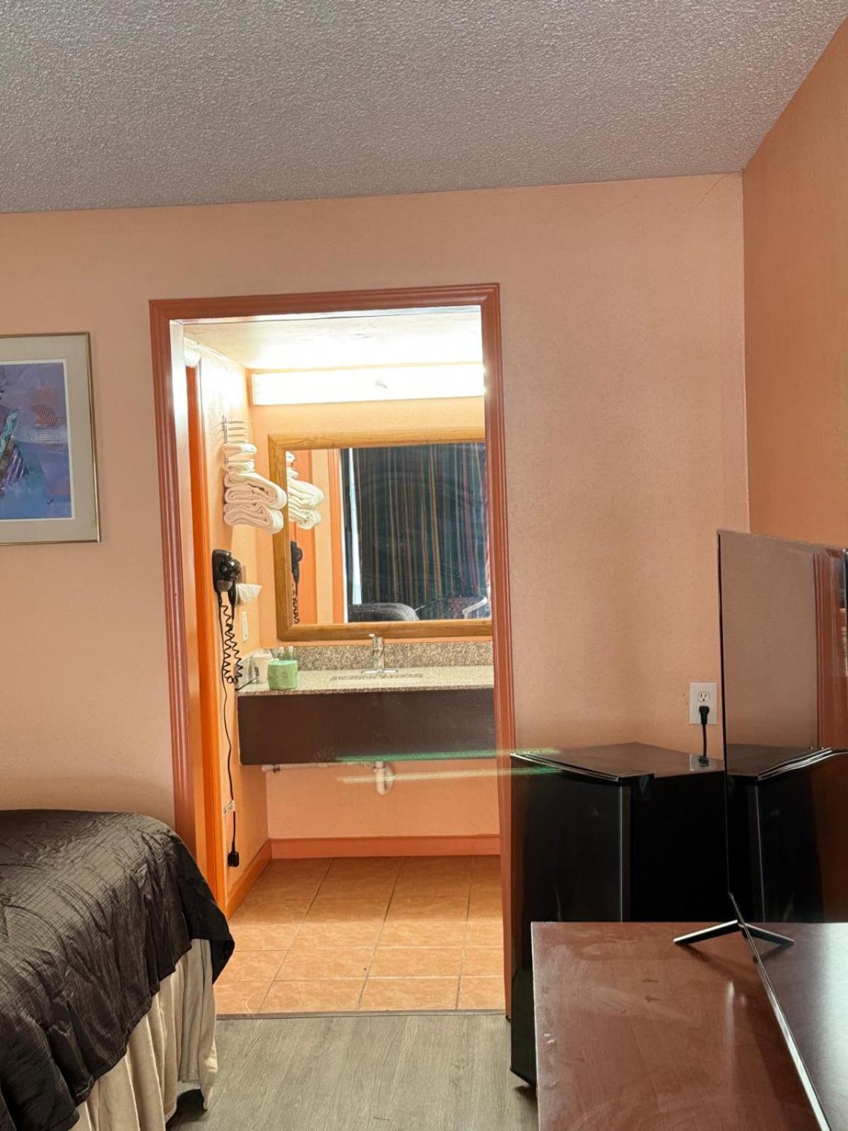 College Inn Spartanburg 20/33
