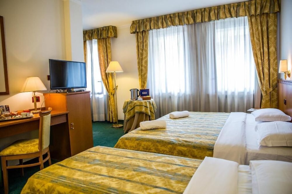 HOTEL GALANT 4/40