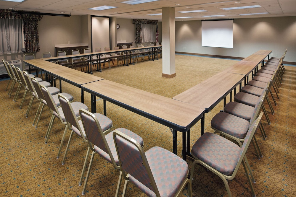 Country Inn & Suites By Radisson Lansing MI 38/42