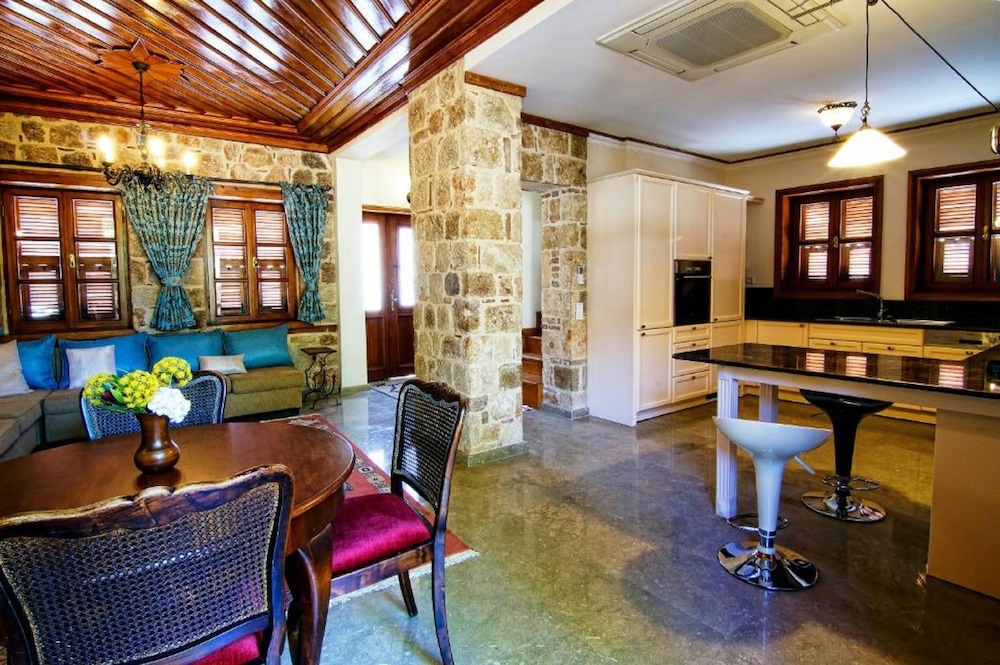 Minyon Hotel 55/74