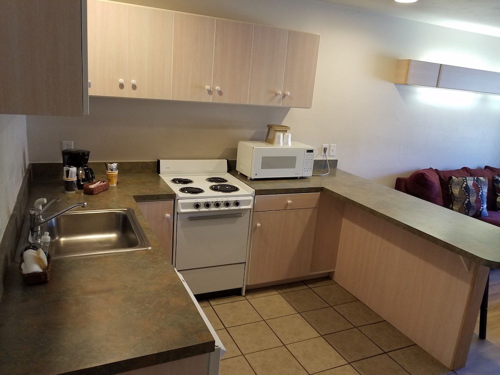 RIVER CANYON LODGE 49/57