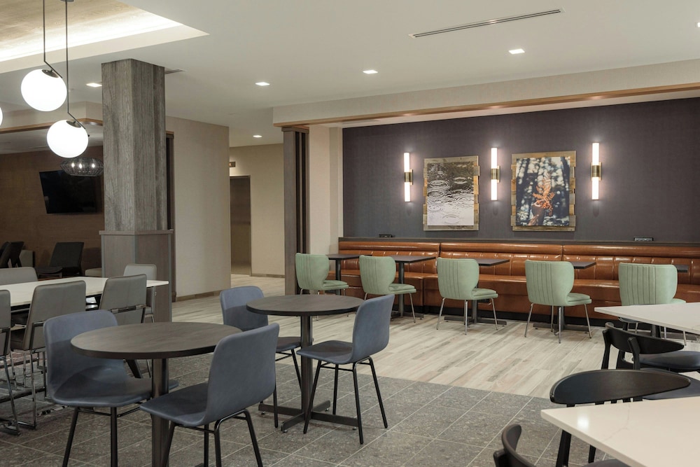 Fairfield By Marriott Inn & Suites Cincinnati Oakley 18/25