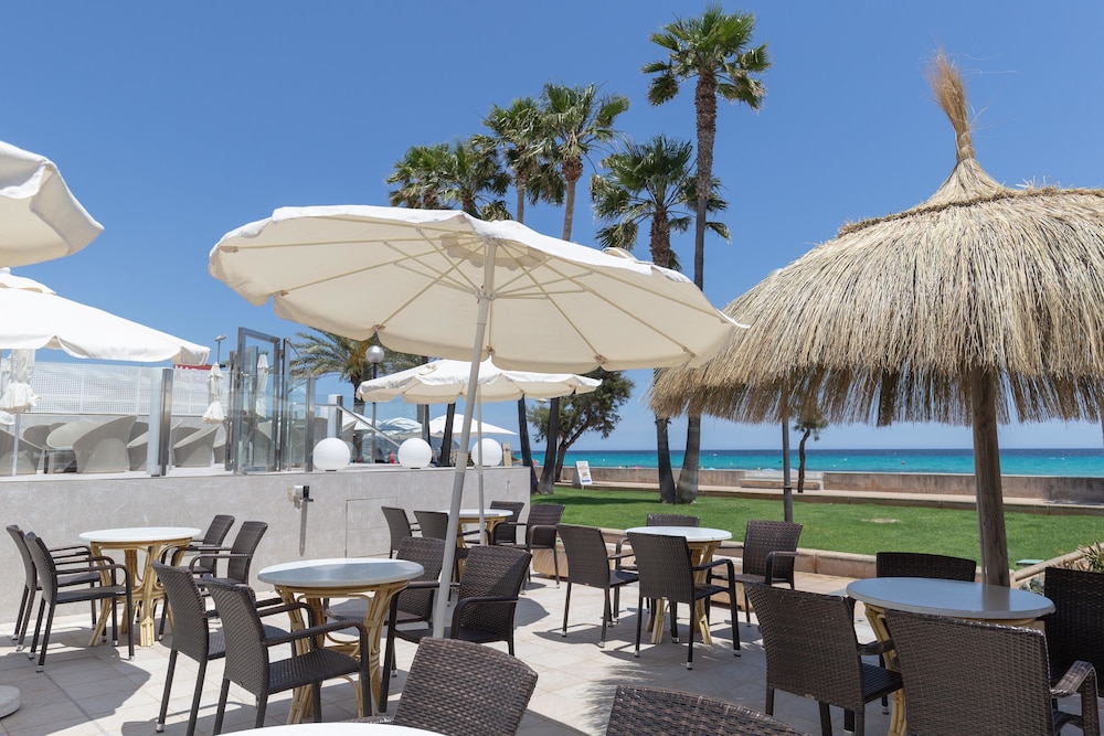 R2 Veronica Beach Hotel 31/48