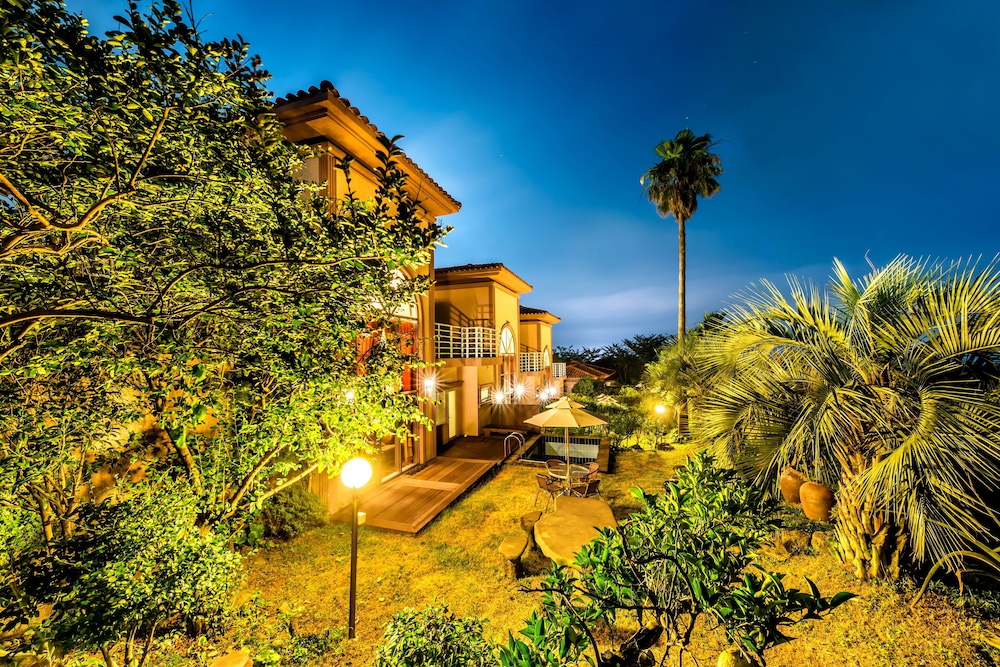 Palm Valley Resort 30/50