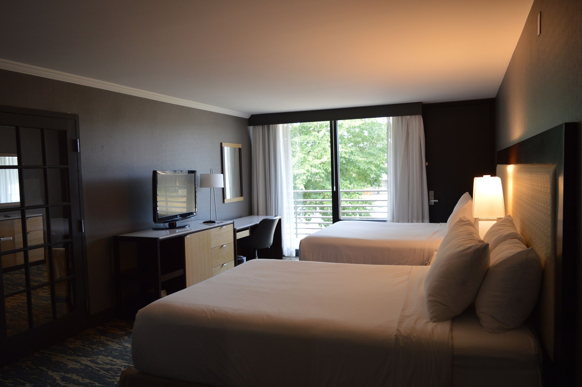 DELUXE, SUITE, MULTIPLE BEDS