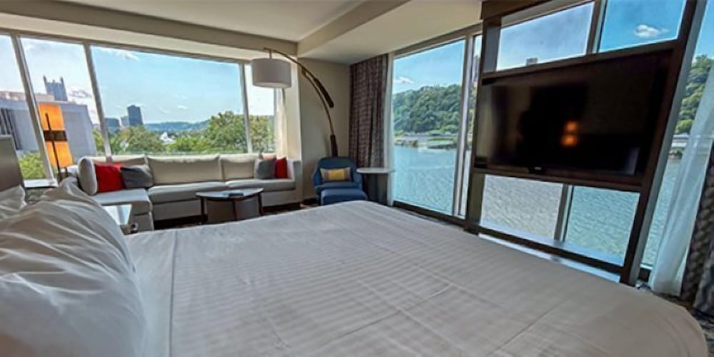 SIGNATURE, SUITE, CORNER
