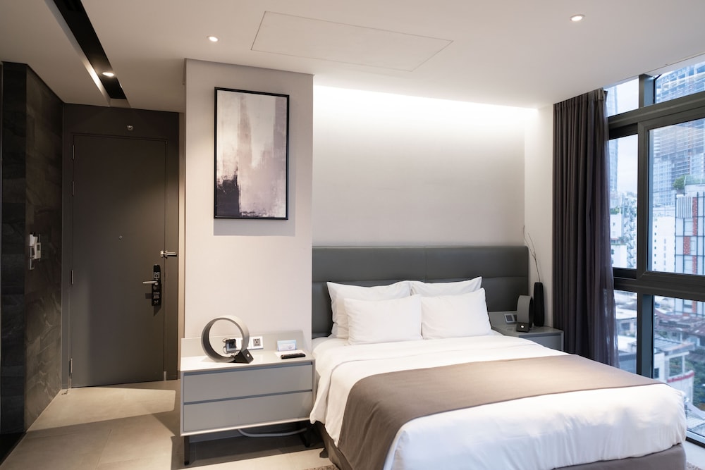 M Hotel Saigon 19/70