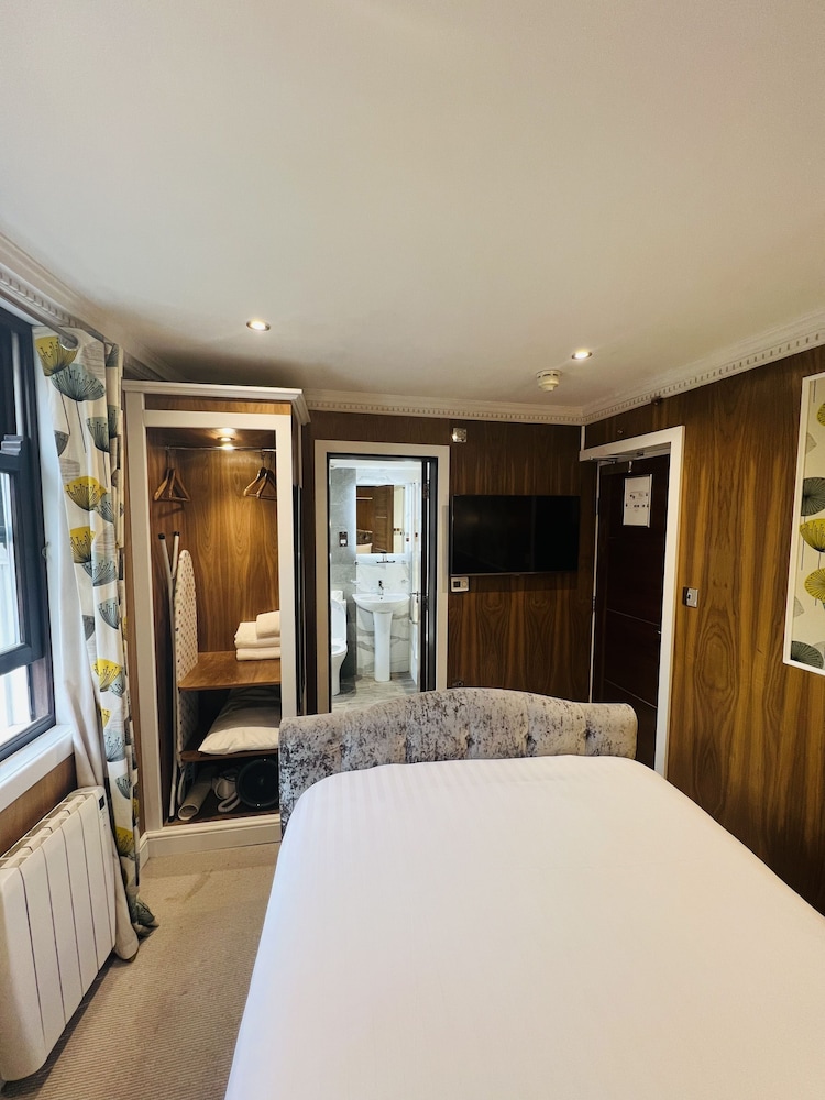 The Cheshire Hotel 20/42