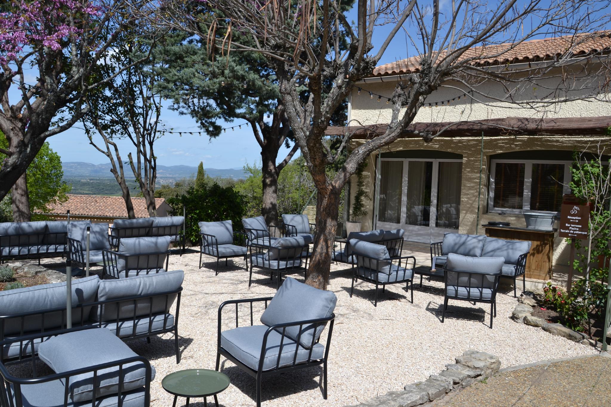 Hotel La Garrigue 33/47