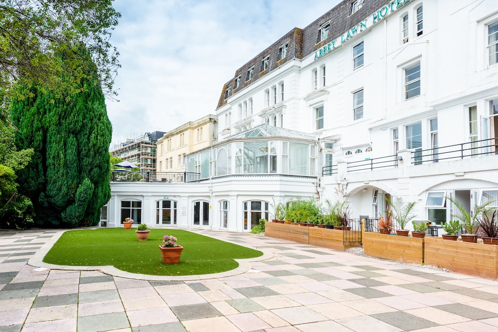 Abbey Lawn Hotel 53/64