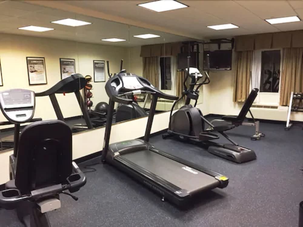 Days Inn & Suites by Wyndham Laurel Near Fort Meade 20/37