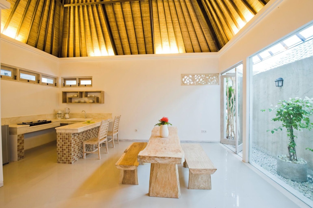 Artemis Villa And Hotel 32/46