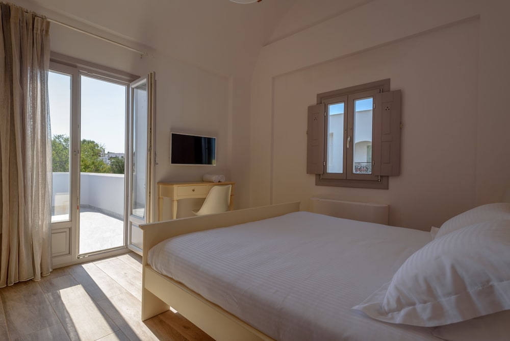 APARTMENT, JETTED TUB