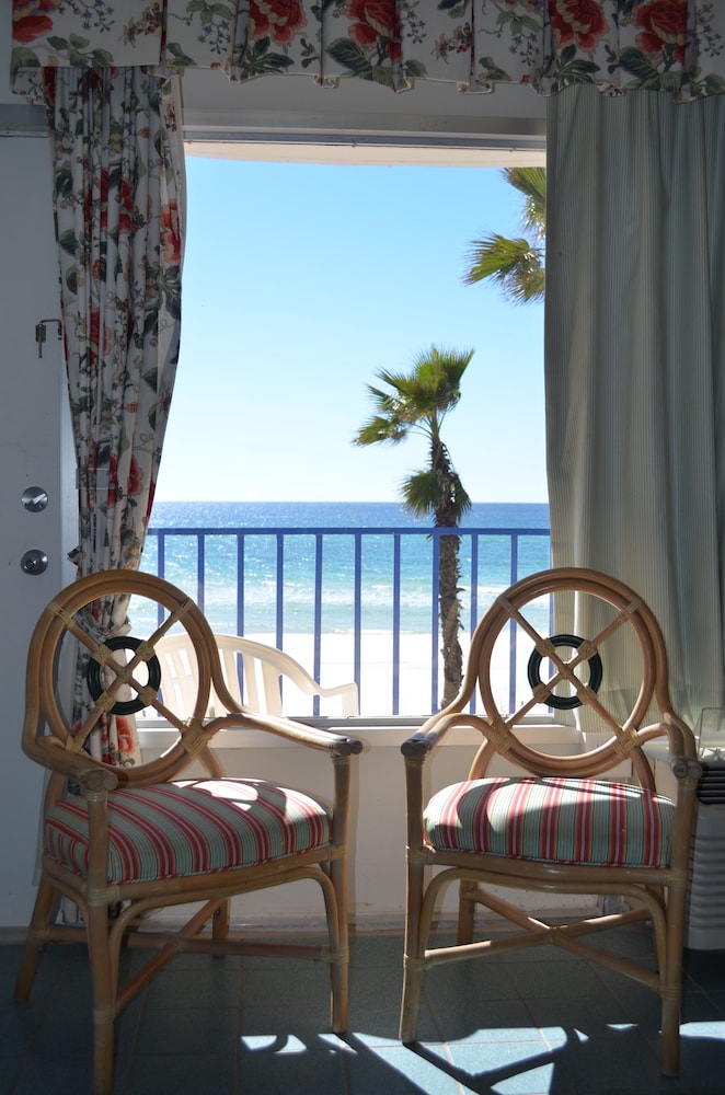Days Inn By Wyndham Panama City Beach/Ocean Front 33/53
